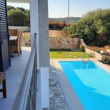 Con Piscina Vista Mare 12 Posti Letto By Budoni Affitti Vila