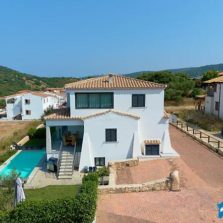 Con Piscina Vista Mare 12 Posti Letto By Budoni Affitti *